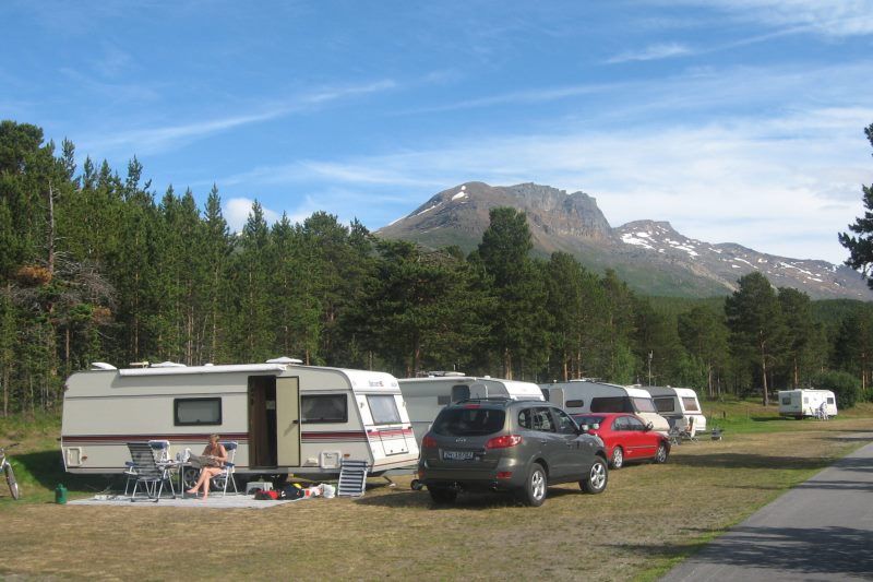 Olderelv Camping Skibotn kampeerplaatsen in de zon