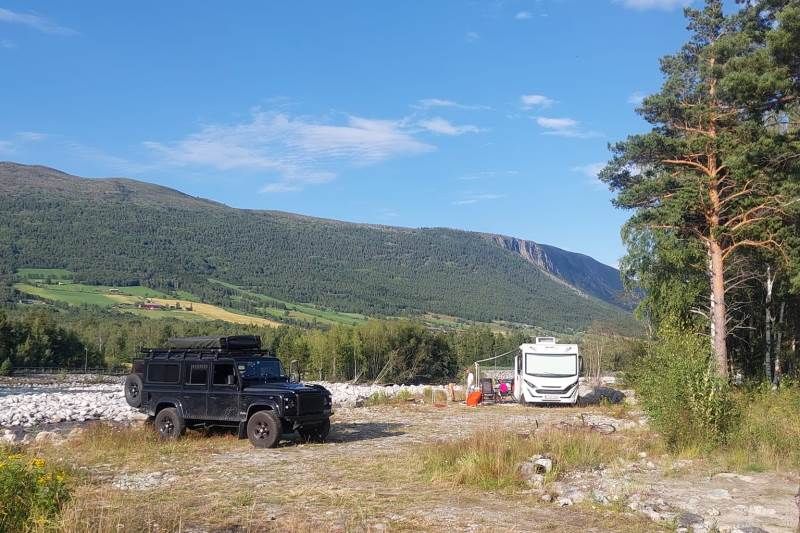 Oya Okocamp Skjak kamperen aan het water